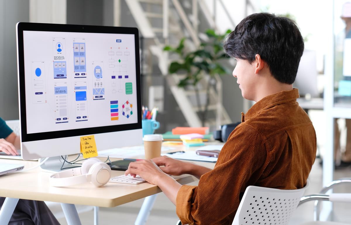 How To Hire A Good Web Developer In 2025